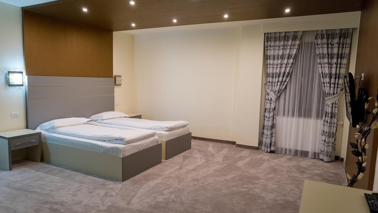 Marigab Aparthotel Turceni Exterior photo