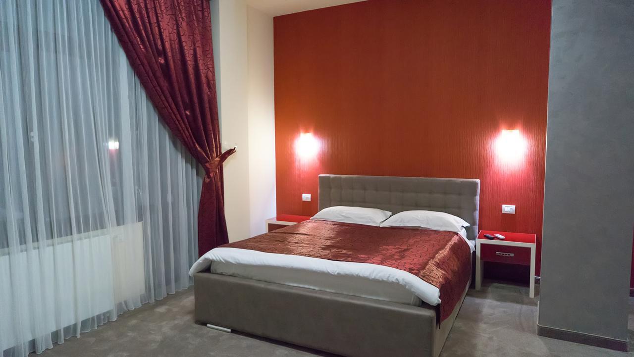 Marigab Aparthotel Turceni Exterior photo