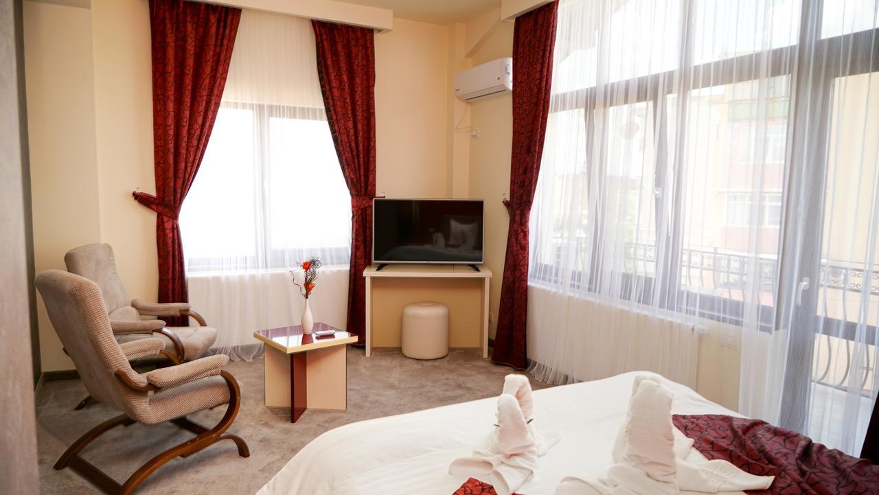 Marigab Aparthotel Turceni Exterior photo