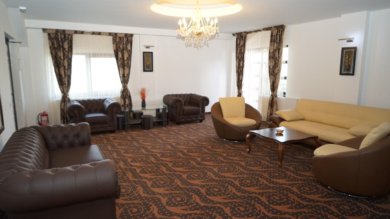 Marigab Aparthotel Turceni Exterior photo